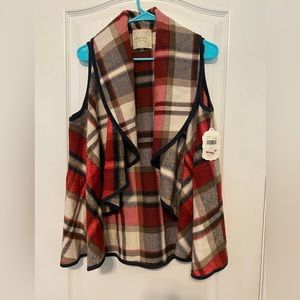 NWT- PLAID SLEEVELESS PONCHO